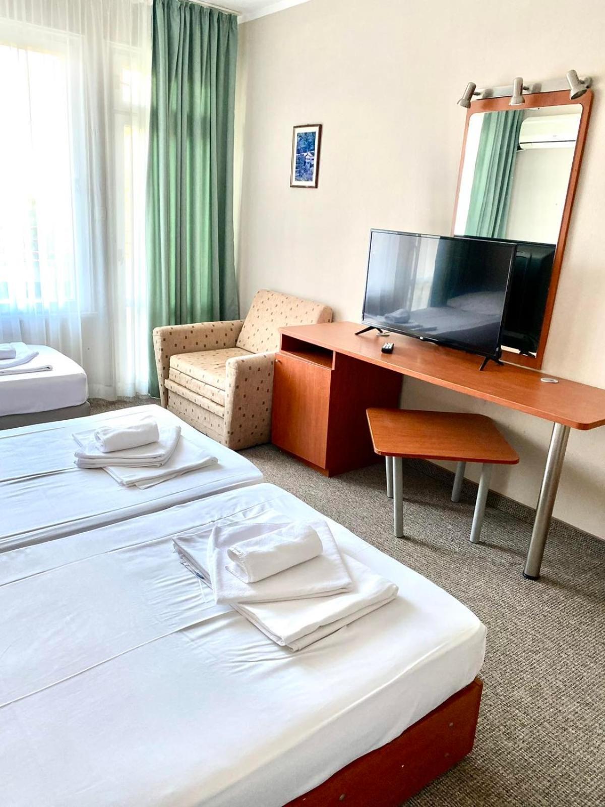 Hotel Green Park Kiten  Buitenkant foto